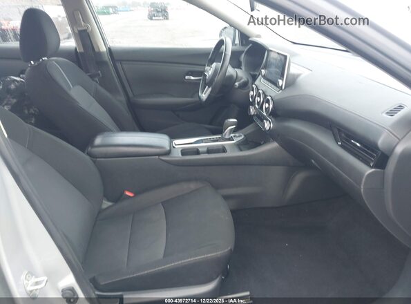 3N1AB8CV1NY290303 2022 NISSAN SENTRA Серебряный Вид салона спереди