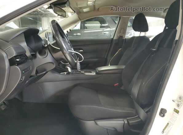 3N1AB8CVXPY242740 2023 NISSAN SENTRA Белый Вид салона спереди