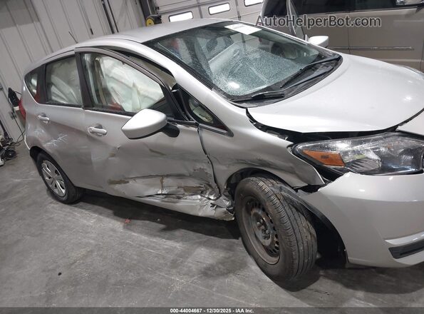 3N1CE2CP2JL368349 2018 NISSAN VERSA NOTE Серебряный Вид спереди
