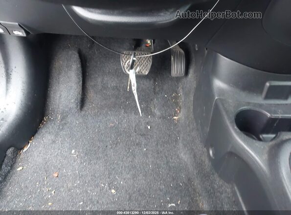 3N1CE2CPXHL379304 2017 NISSAN VERSA NOTE Silver Widok deski rozdzielczej