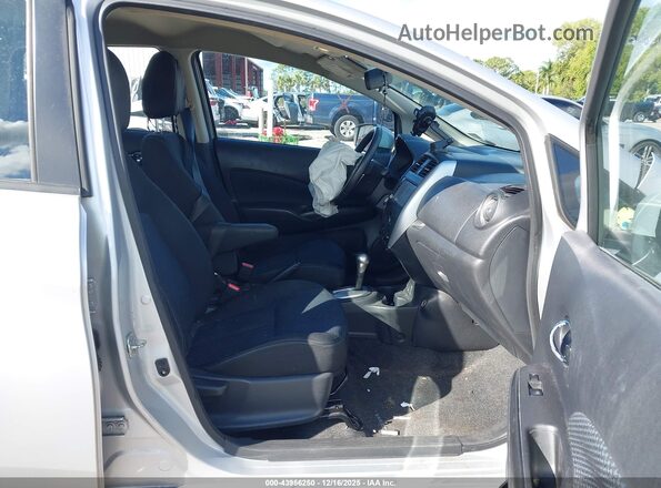 3N1CE2CPXKL359903 2019 NISSAN VERSA NOTE Silver Widok wnętrza z przodu