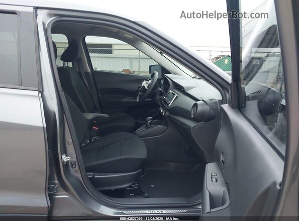 3N1CP5BV3RL475255 2024 NISSAN KICKS Серый Вид салона спереди