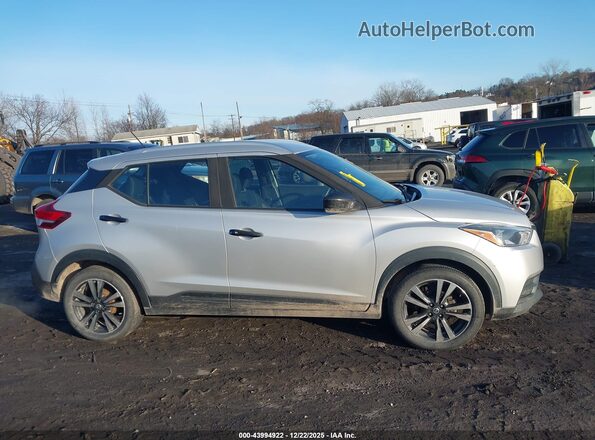 3N1CP5CU2KL550278 2019 NISSAN KICKS Silver Rear interior view