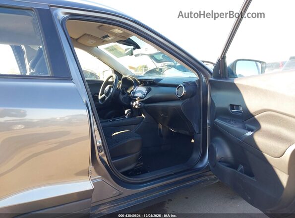 3N1CP5CV2PL507527 2023 NISSAN KICKS Silver Widok wnętrza z przodu
