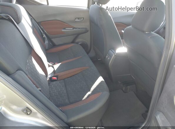 3N1CP5DV7RL489740 2024 NISSAN KICKS Gray VIN կոդի պիտակի տեսք