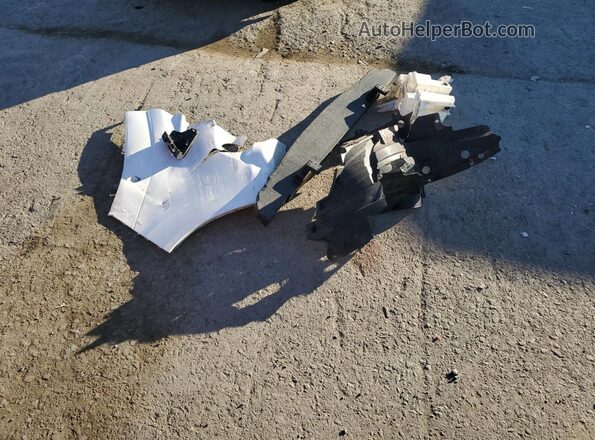 3N6CM0KN7LK690110 2020 NISSAN NV200 White VIN կոդի պիտակի տեսք