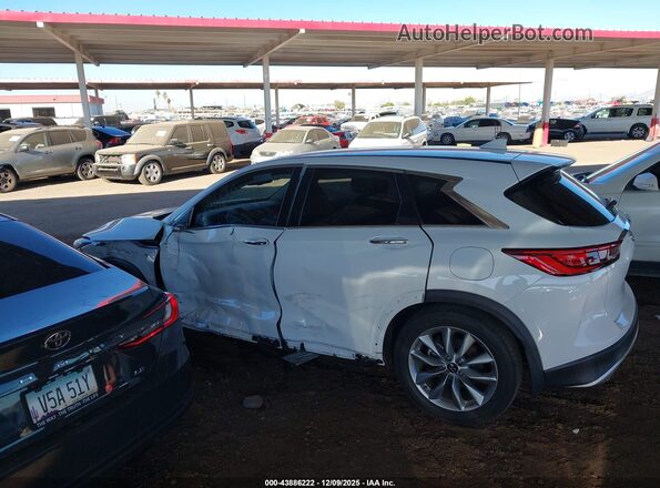 3PCAJ5AA9NF118370 2022 INFINITI QX50 White 360 interior view