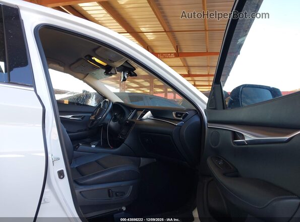 3PCAJ5AA9NF118370 2022 INFINITI QX50 White Front interior view
