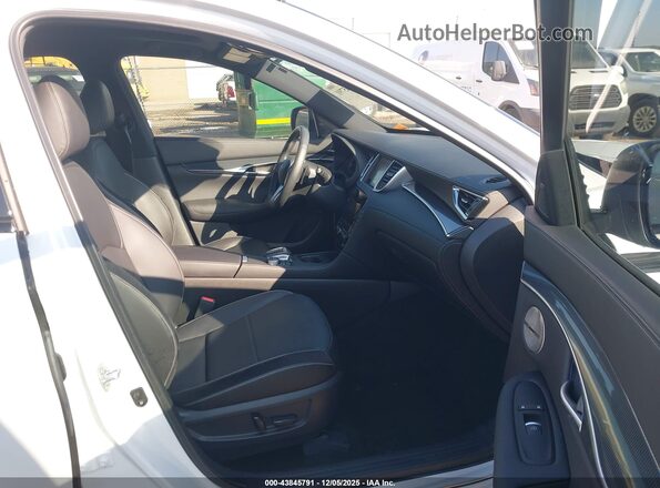 3PCAJ5FB2SF101908 2025 INFINITI QX50 White Vista interior delantera