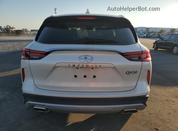 3PCAJ5M18LF118028 2020 INFINITI QX50 White Widok z tyłu