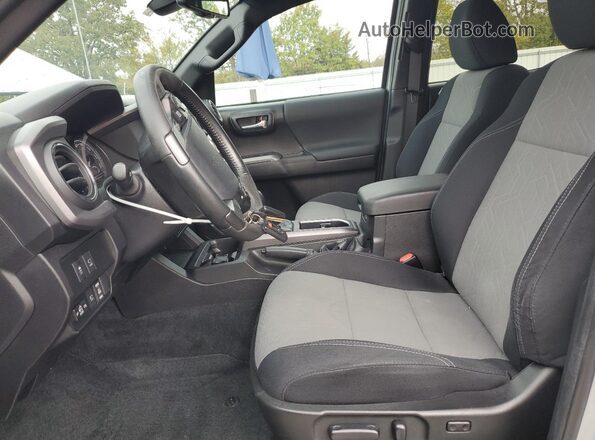 3TMCZ5AN0PM545729 2023 TOYOTA LE Silver Vista interior delantera
