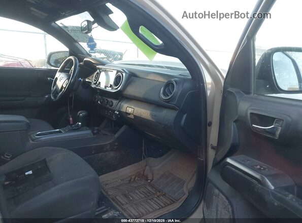3TMCZ5AN3JM182835 2018 TOYOTA TACOMA Brown Widok wnętrza z przodu