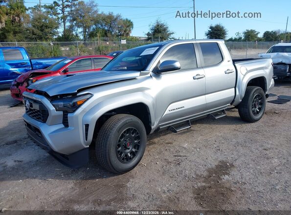 3TMKB5FN2RM002071 2024 TOYOTA TACOMA Silver Առջևի ձախ երեք քառորդ տեսարան