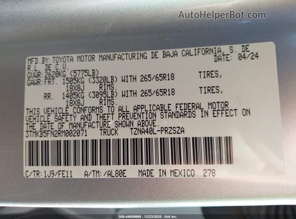 3TMKB5FN2RM002071 2024 TOYOTA TACOMA Silver Շարժիչի բաժամունքի տեսք