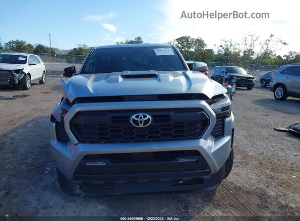 3TMKB5FN2RM002071 2024 TOYOTA TACOMA Silver Սարքավորումների վահանակի տեսք