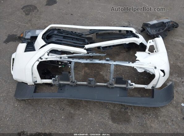 3TMLB5JN6RM005759 2024 TOYOTA TACOMA White ხელსაწყოთა პანელის ხედი