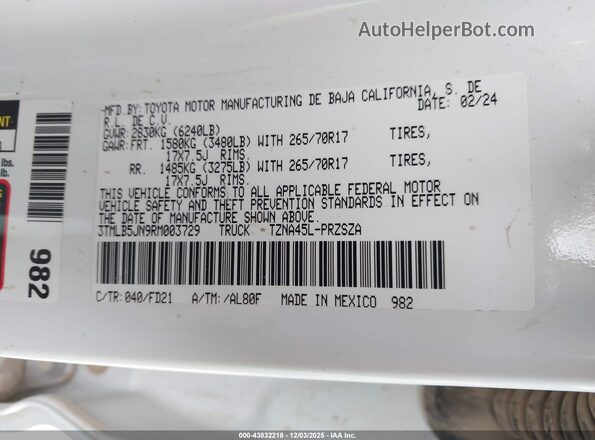 3TMLB5JN9RM003729 2024 TOYOTA TACOMA White Widok komory silnika