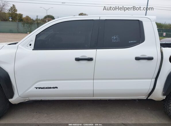 3TMLB5JN9RM003729 2024 TOYOTA TACOMA White Widok wnętrza 360 stopni