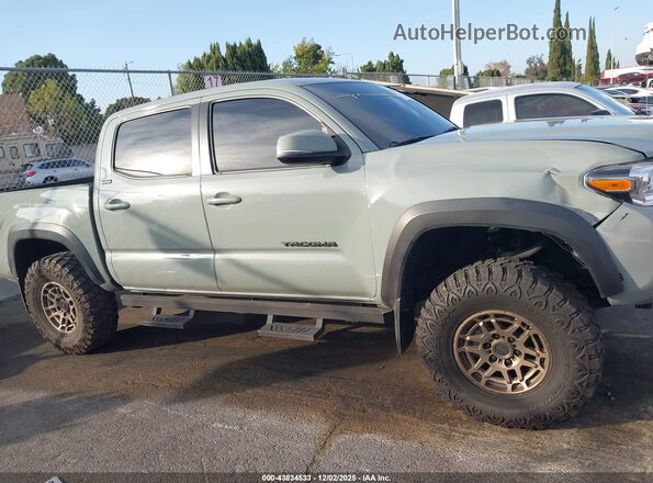 3TYCZ5AN2NT097611 2022 TOYOTA TACOMA Green Vista interior trasera
