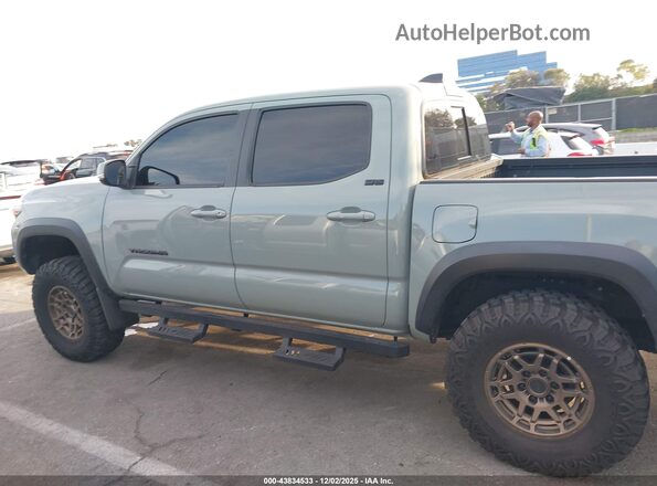 3TYCZ5AN2NT097611 2022 TOYOTA TACOMA Green Vista interior de 360 grados