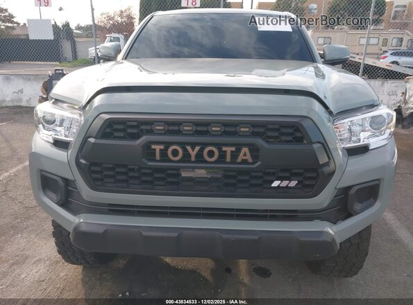 3TYCZ5AN2NT097611 2022 TOYOTA TACOMA Green Vista del cuadro de instrumentos
