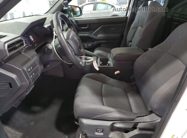 3TYJDAHN3RT004749 2024 TOYOTA TACOMA White Front interior view