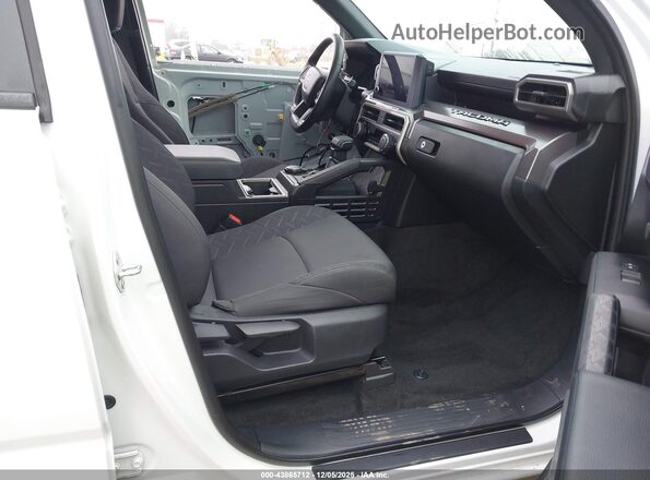 3TYLB5JN5RT002453 2024 TOYOTA TACOMA Белый Вид салона спереди