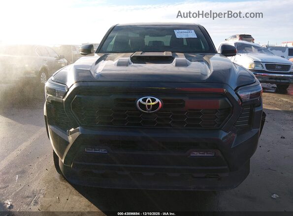 3TYLB5JN5RT037557 2024 TOYOTA TACOMA Gray Widok wnętrza z tyłu
