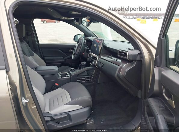 3TYLC5LN1ST024661 2025 TOYOTA TACOMA HYBRID Green წინა სალონის ხედი