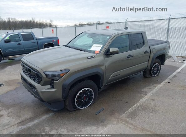 3TYLC5LN1ST024661 2025 TOYOTA TACOMA HYBRID Green წინა მარცხენა ხედი სამი მეოთხედიდან
