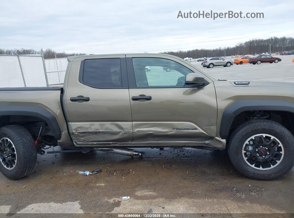 3TYLC5LN1ST024661 2025 TOYOTA TACOMA HYBRID Green უკანა სალონის ხედი