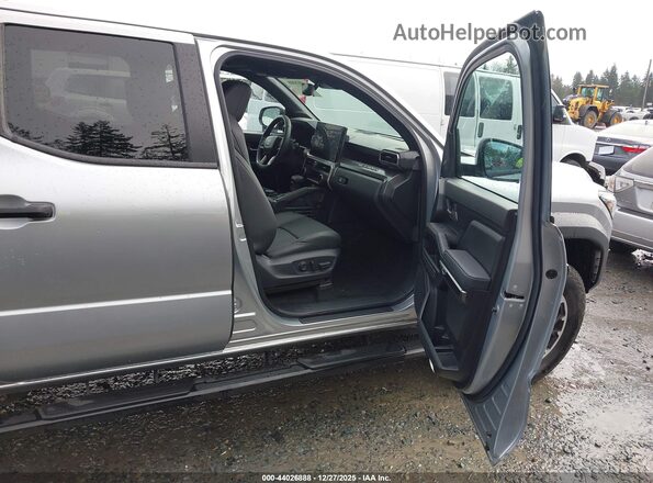 3TYLC5LN2RT004297 2024 TOYOTA TACOMA HYBRID Gray წინა სალონის ხედი