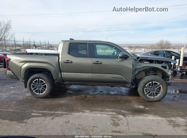3TYLC5LN5RT009204 2024 TOYOTA TACOMA HYBRID Green 360 interior view