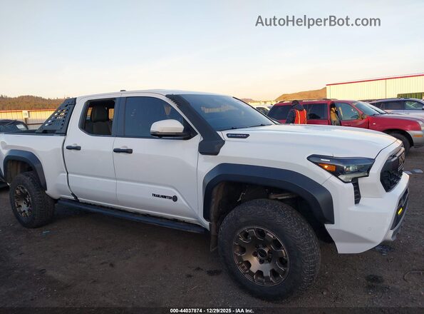 3TYLF5LN2RT002170 2024 TOYOTA TACOMA HYBRID White Rear interior view