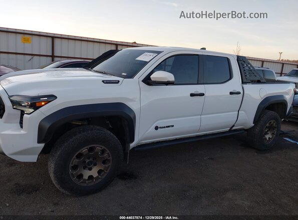 3TYLF5LN2RT002170 2024 TOYOTA TACOMA HYBRID White 360 interior view