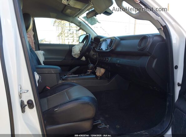 3TYSX5EN0NT011031 2022 TOYOTA TACOMA White Vista interior delantera