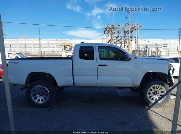 3TYSX5EN0NT011031 2022 TOYOTA TACOMA White Vista interior trasera
