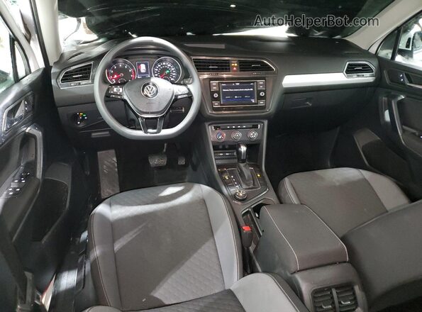 3VV0B7AX5MM038357 2021 VOLKSWAGEN TIGUAN White Առջևի վահանակի տեսք