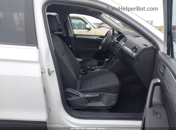 3VV0B7AX7NM106627 2022 VOLKSWAGEN TIGUAN White წინა სალონის ხედი