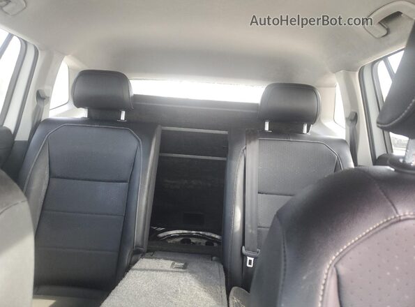 3VV2B7AX2MM003591 2021 VOLKSWAGEN TIGUAN White Հետևի նստատեղերի տեսք
