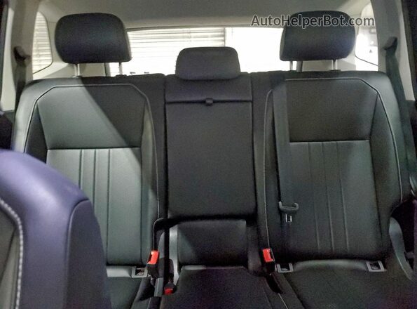 3VV2B7AX2RM045282 2024 VOLKSWAGEN TIGUAN Black Vista de los asientos traseros