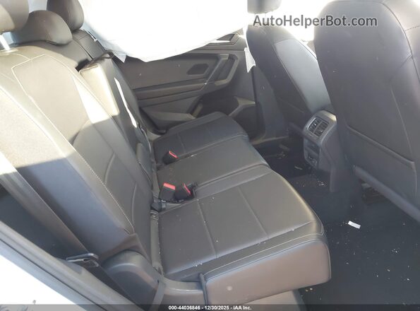 3VV2B7AX3JM052696 2018 VOLKSWAGEN TIGUAN White VIN կոդի պիտակի տեսք