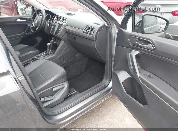 3VV2B7AX3JM193722 2018 VOLKSWAGEN TIGUAN Gray Вид салону спереду