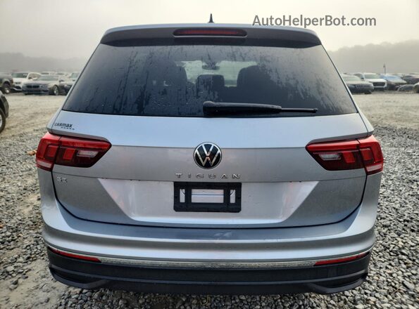3VV3B7AX1NM107043 2022 VOLKSWAGEN TIGUAN Серебряный Вид сзади