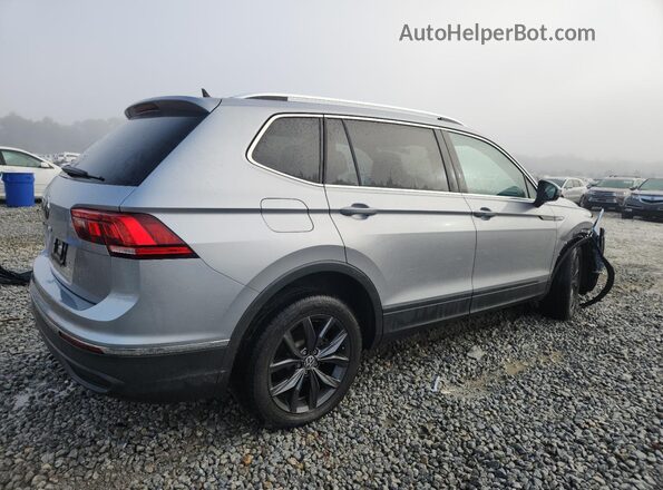 3VV3B7AX1NM107043 2022 VOLKSWAGEN TIGUAN Серебряный Задняя правая четверть