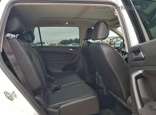 3VV3B7AX6NM084987 2022 VOLKSWAGEN TIGUAN Белый Вид задней части салона