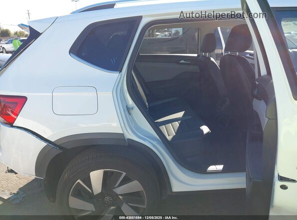 3VV4X7B22RM035901 2024 VOLKSWAGEN TAOS White Widok naklejki z numerem VIN