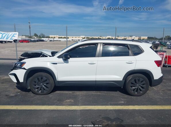 3VV5X7B22RM090840 2024 VOLKSWAGEN TAOS White 360 interior view
