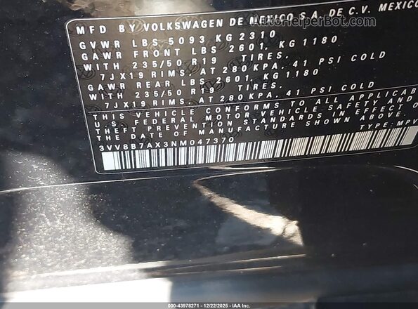3VV8B7AX3NM047370 2022 VOLKSWAGEN TIGUAN Black Вид підкапотного простору