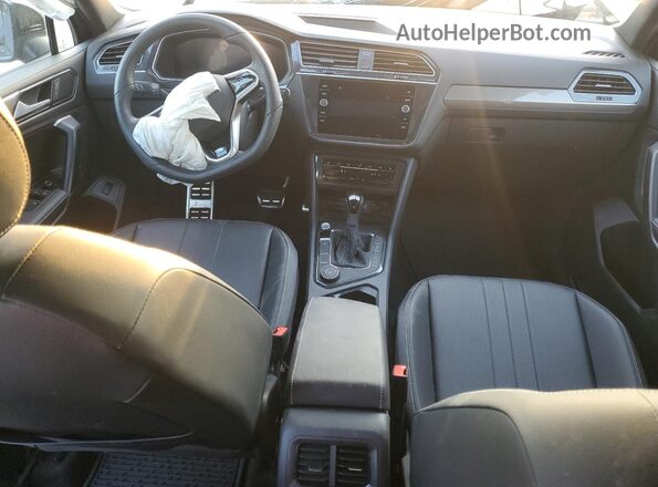 3VV8B7AX7RM208079 2024 VOLKSWAGEN TIGUAN Gray წინა პანელის ხედი